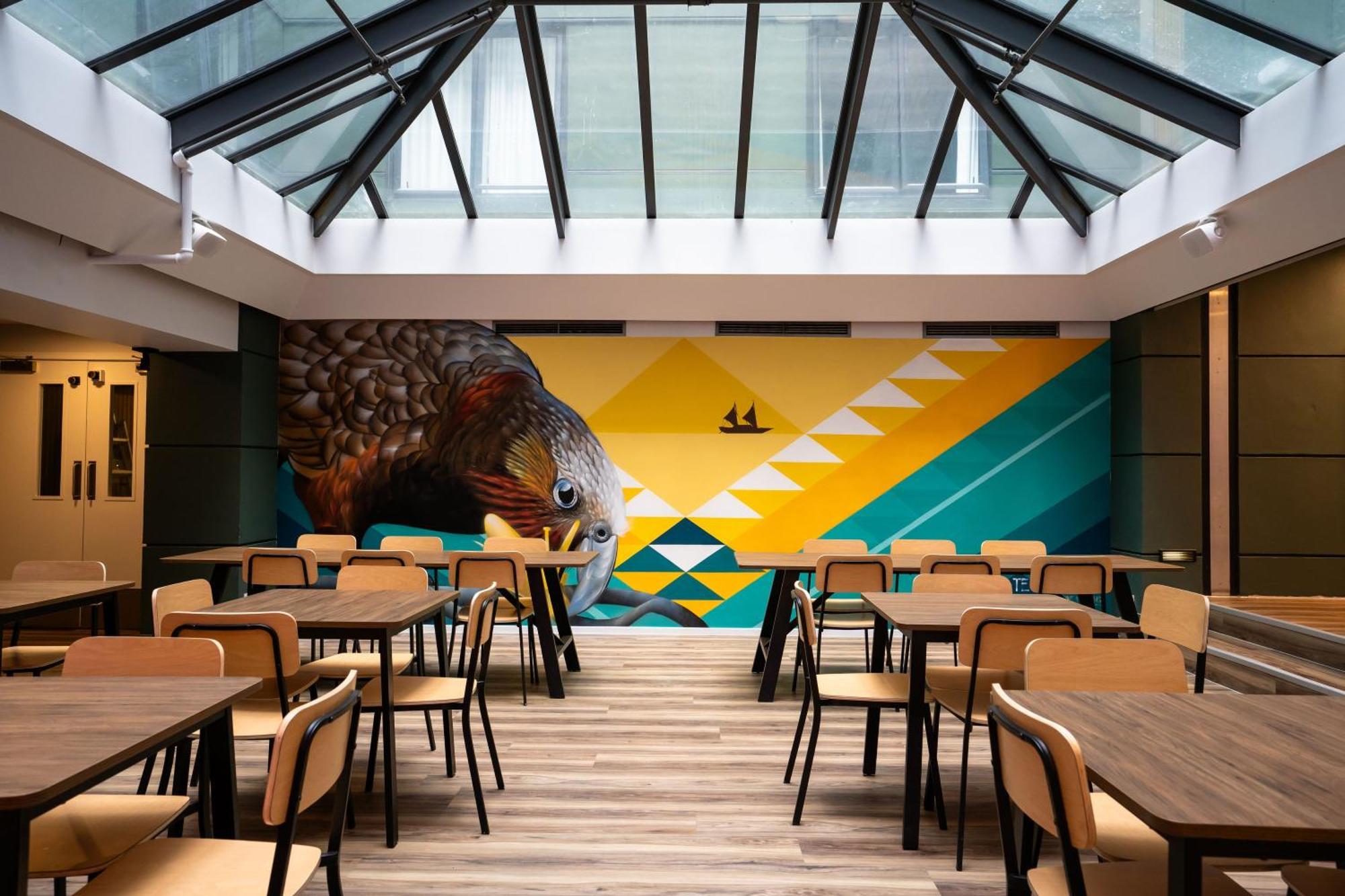 Albergue Haka House Wellington Exterior foto The dining room at the new sixth form centre