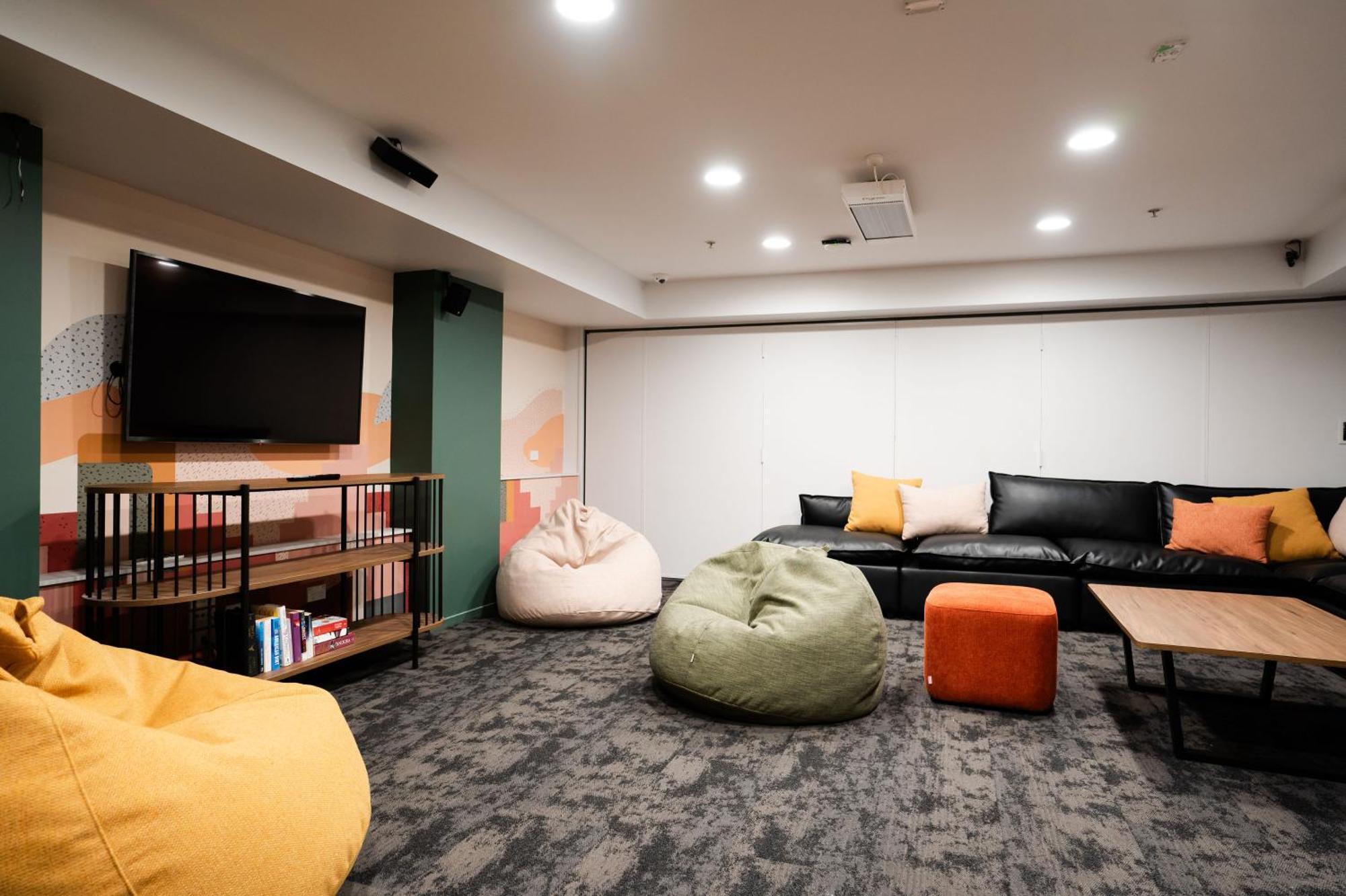 Albergue Haka House Wellington Exterior foto The common room at the University of New South Wales