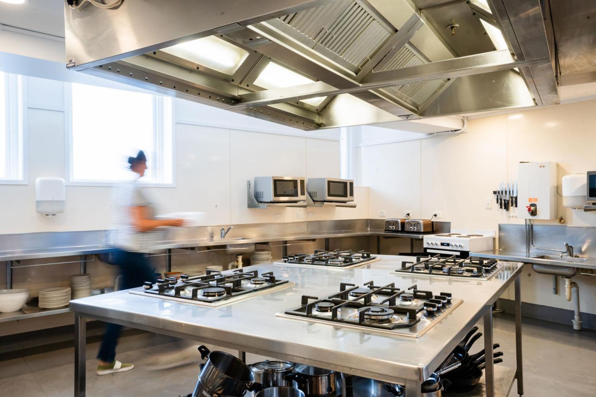 Albergue Haka House Wellington Exterior foto The kitchen at the Culinary Institute of Virginia