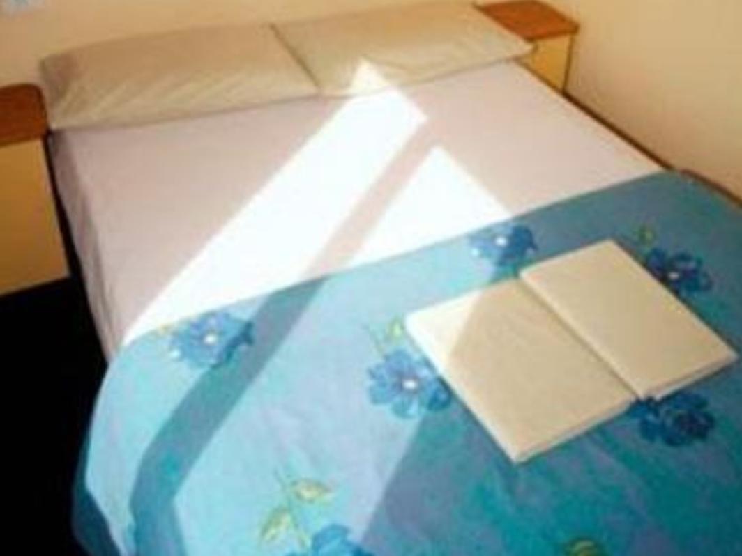 Albergue Haka House Wellington Exterior foto A bed with a duvet